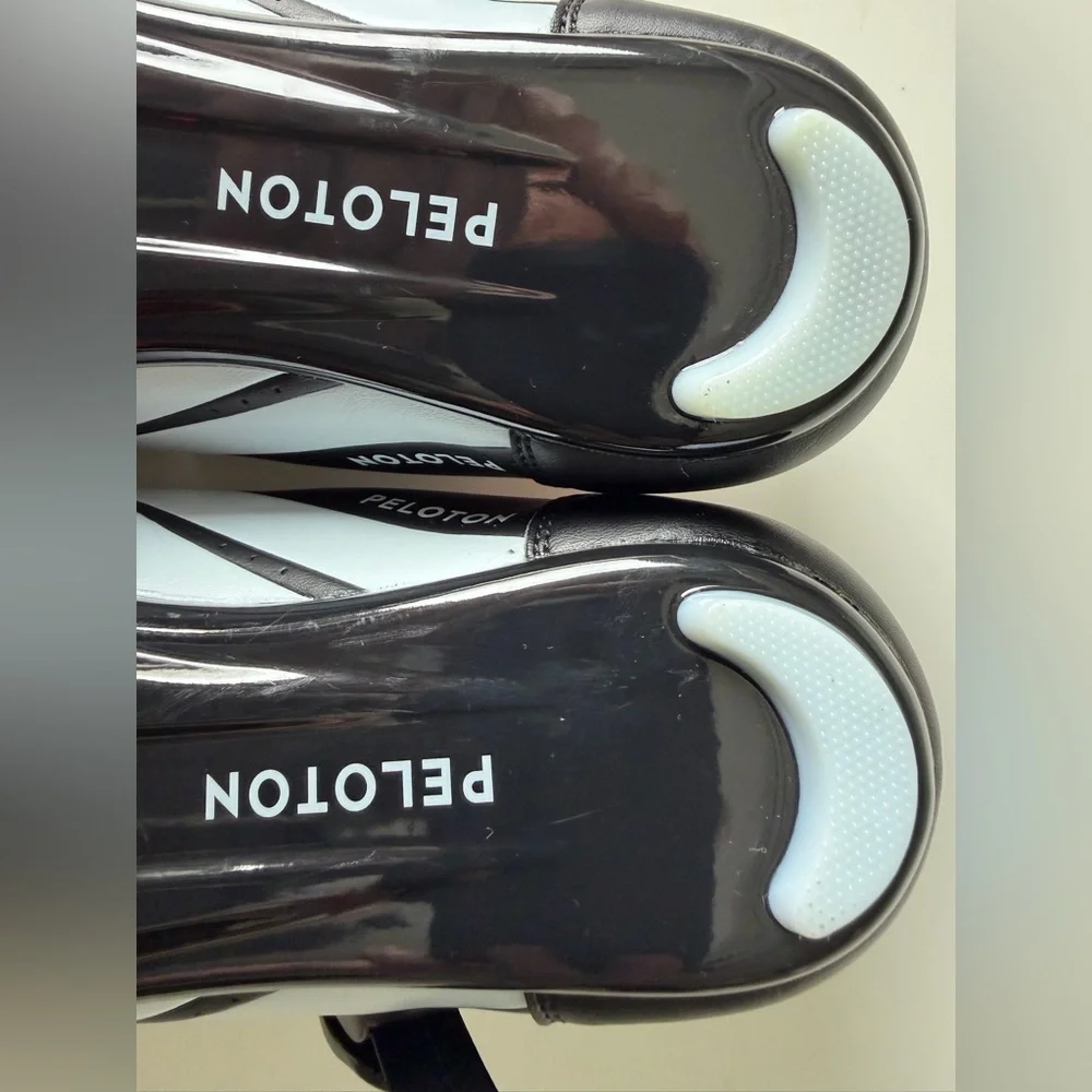 Peloton Cycling Shoes, Black, w/ Cleats, Size 40 - Picture 8 of 9